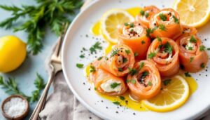 Involtini di salmone con ricotta e limone: antipasto veloce, elegante e senza fornelli